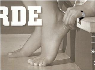 Isis Valverde feet photo thumbnail