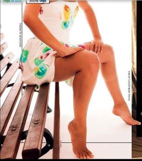 Isis Valverde feet photo thumbnail