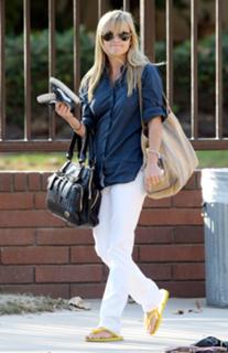 Reese Witherspoon feet photo thumbnail