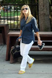 Reese Witherspoon feet photo thumbnail