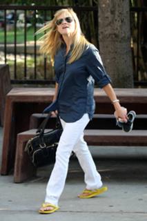 Reese Witherspoon feet photo thumbnail