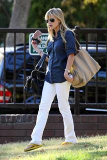 Reese Witherspoon feet photo thumbnail