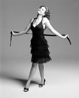 Anne Hathaway feet photo thumbnail