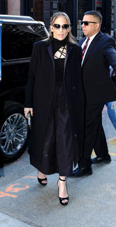 Jennifer Lopez feet photo thumbnail