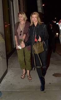 Paris Jackson feet photo thumbnail