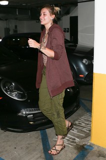 Paris Jackson feet photo thumbnail