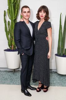 Alison Brie feet photo thumbnail