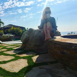 Julianne Hough feet photo thumbnail