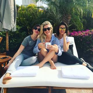 Julianne Hough feet photo thumbnail