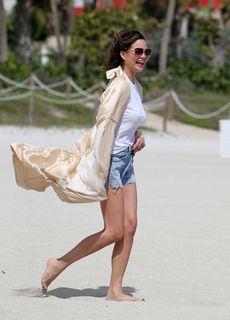 Chrissy Teigen feet photo thumbnail