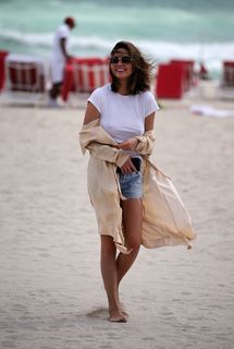Chrissy Teigen feet photo thumbnail
