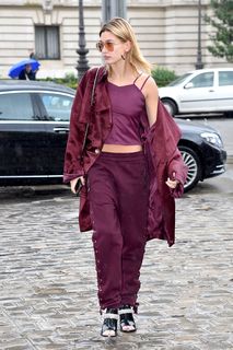 Hailey Bieber feet photo thumbnail
