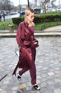 Hailey Bieber feet photo thumbnail