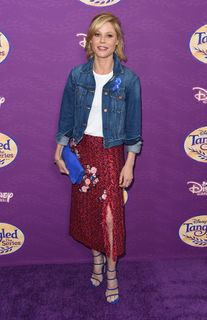 Julie Bowen feet photo thumbnail