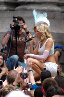 Debbie Gibson feet photo thumbnail
