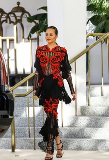 Chrissy Teigen feet photo thumbnail