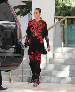 Chrissy Teigen feet photo thumbnail