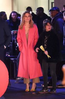 Brie Larson feet photo thumbnail