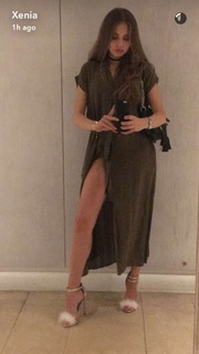Xenia Tchoumitcheva feet photo thumbnail