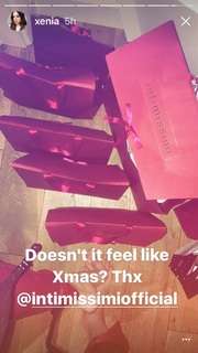 Xenia Tchoumitcheva feet photo thumbnail