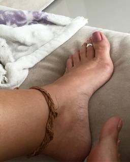 Karin Klemp feet photo thumbnail