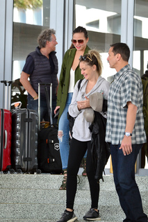 Chrissy Teigen feet photo thumbnail