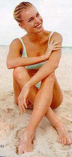 Rebecca Romijn feet photo thumbnail