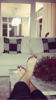 Wanda Nara feet photo thumbnail