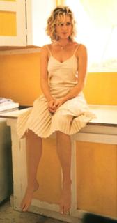 Rebecca Romijn feet photo thumbnail