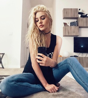 Lele Pons feet photo thumbnail