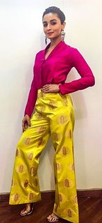 Alia Bhatt feet photo thumbnail