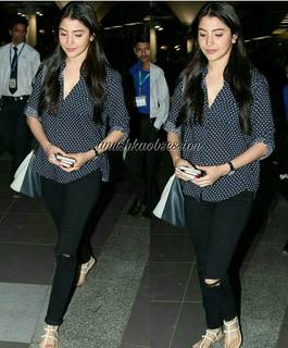 Anushka Sharma feet photo thumbnail