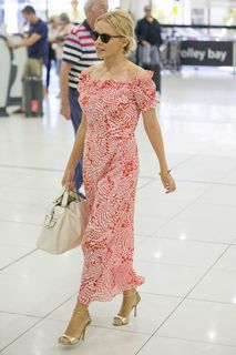 Kylie Minogue feet photo thumbnail