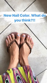 Kino MacGregor feet photo thumbnail
