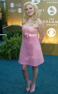 Hilary Duff feet photo thumbnail