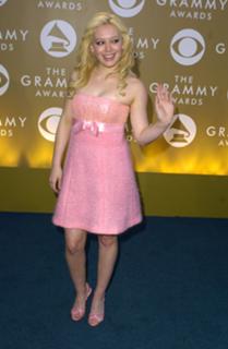 Hilary Duff feet photo thumbnail