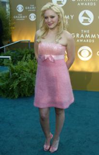 Hilary Duff feet photo thumbnail
