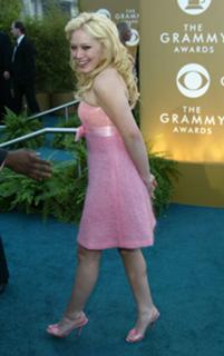 Hilary Duff feet photo thumbnail