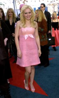 Hilary Duff feet photo thumbnail