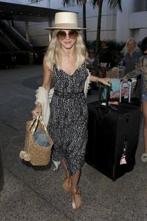 Julianne Hough feet photo thumbnail