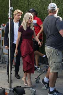 Julianne Hough feet photo thumbnail