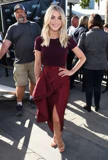 Julianne Hough feet photo thumbnail