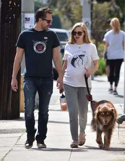Amanda Seyfried feet photo thumbnail