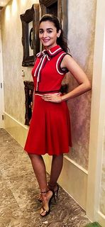 Alia Bhatt feet photo thumbnail