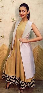 Alia Bhatt feet photo thumbnail
