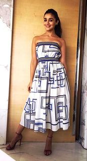 Alia Bhatt feet photo thumbnail