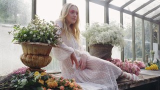 Dakota Fanning feet photo thumbnail