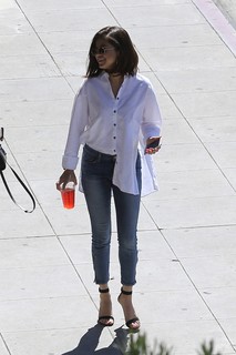 Selena Gomez feet photo thumbnail
