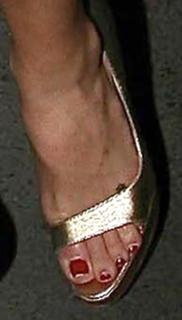Kate Hudson feet photo thumbnail