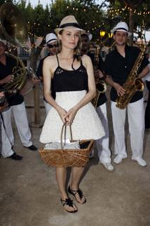 Diane Kruger feet photo thumbnail